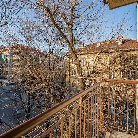 Colorful Two Bedroom Next To Serdika Center *