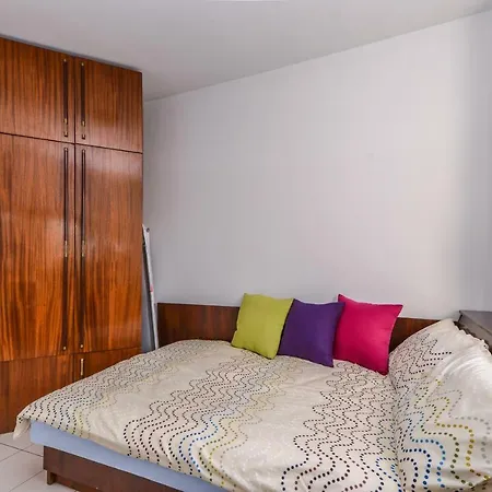 Colorful Two Bedroom Next To Serdika Center